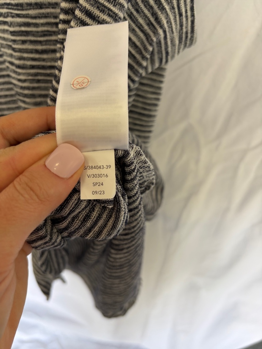 Athleta Breezy Navy & White Striped Sleeveless Tank - XL - Picture 6 of 12